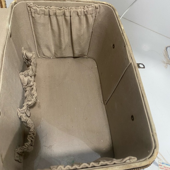 LOUIS VUITTON VINTAGE BEAUTY CASE IN MONOGRAM CANVAS - Picture 12 of 14